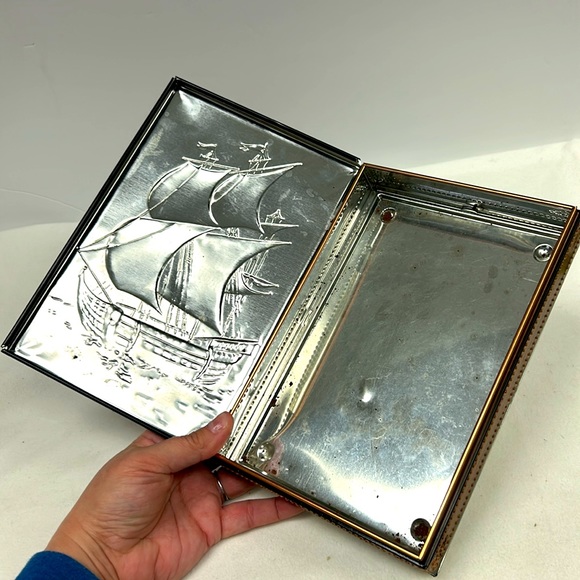 Vintage copper look  embossed ship  confectionery tin  with faux wood look - Picture 6 of 12